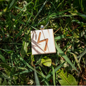 БРЕЛОК ДЕРЕВ'ЯНИЙ КВАДРАТНИЙ РУНА СОУЛ (KEYRING WOODEN SQUARE SOUL RUNE)